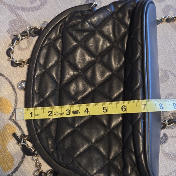 A Chanel Vibe Black Genuine Leather Quilted Diamond Purse W Tassel - Picture 9 of 13